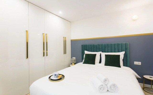 Les Halles - Louvre Private Apartment