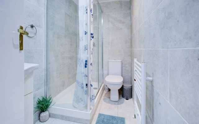 Family Studio for 4-3-2-1 Persons Central London