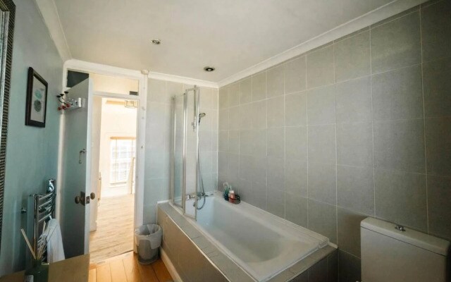 Stylish 2 Bedroom Flat in Camden Town