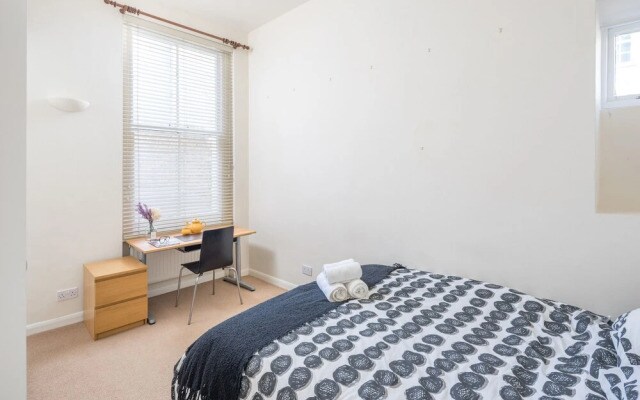 JOIVY Charming 1 Bed Flat, Sleeps 4