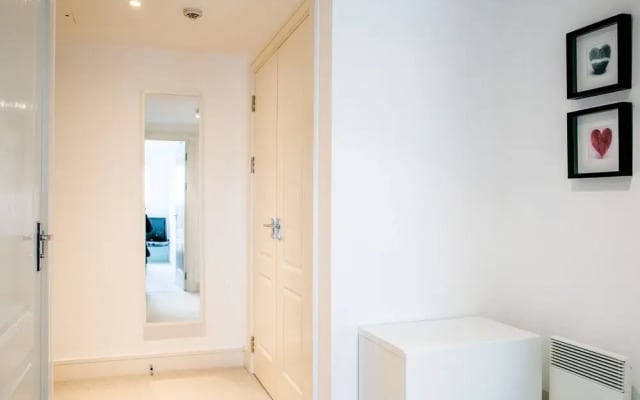 Modern Home by River Thames W/aircon, 4 Guests
