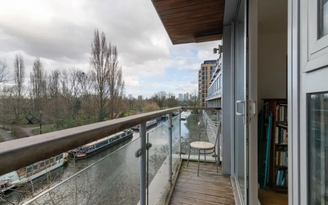 Regent's Canal View Apartment