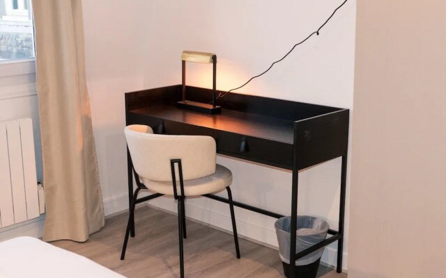 Copernic Right Luminous 2BR Apartment in Paris