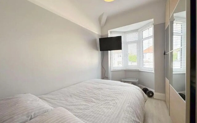 Impeccable 4-bed House in Liverpool