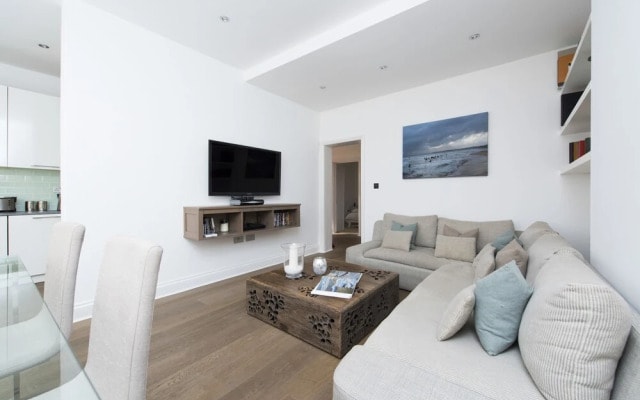 Gorgeous 2BR in Sherlock Holmes' Baker Street!