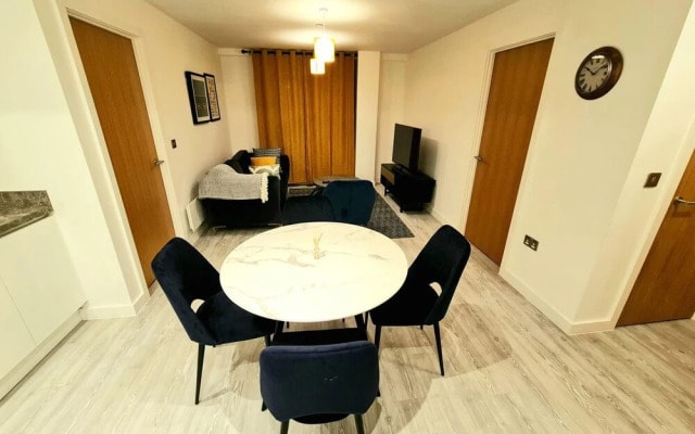 Exquisite, Cosy 2-bed Apartment in Salford