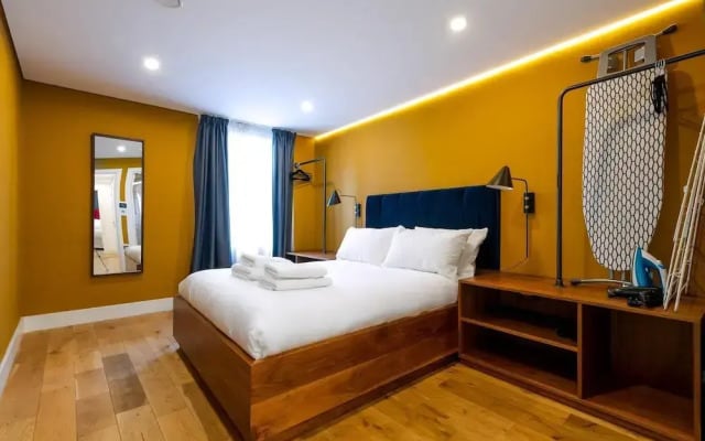Trendy Kings Cross Flat