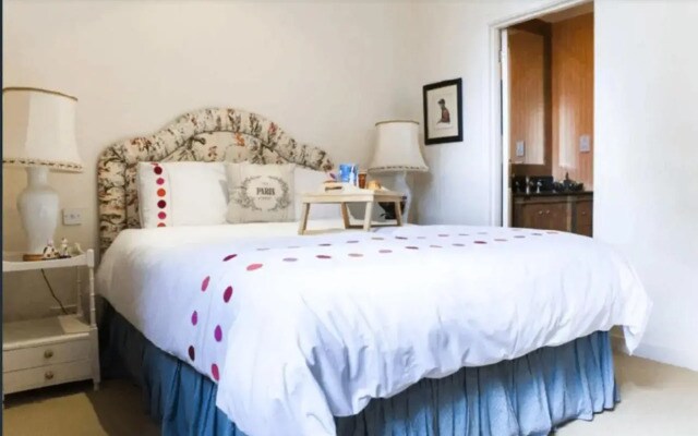 CHARACTERFUL KNIGHTSBRIDGE / CENTRAL LONDON 3 BEDROOMS-2Baths APARTMENT