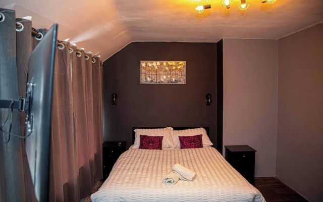 Home in Manchester Near Etihad Stadium - Parking