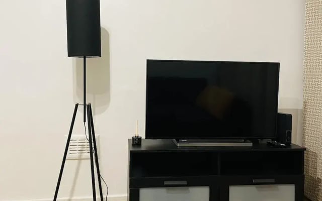 Walk to Lcy Airport/ Excel /dlr 1Br Flat