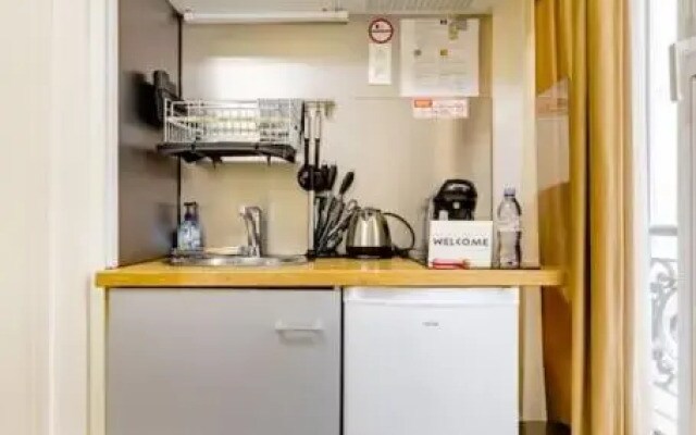 Renovated 23 2br 6p Champs Elysees-Arc de Triomphe