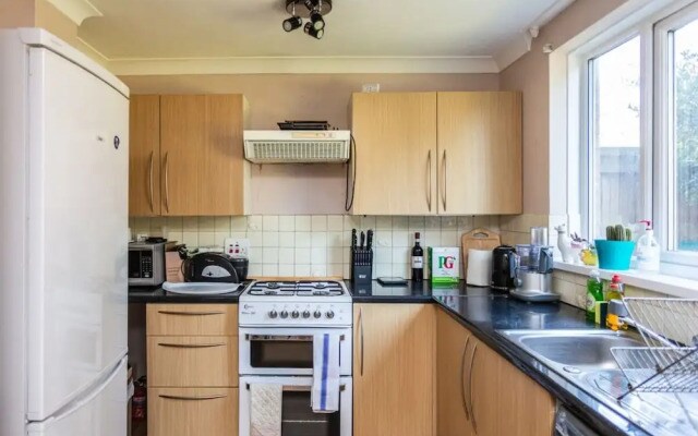 Spacious 2BD House W/private Garden - Kennington!