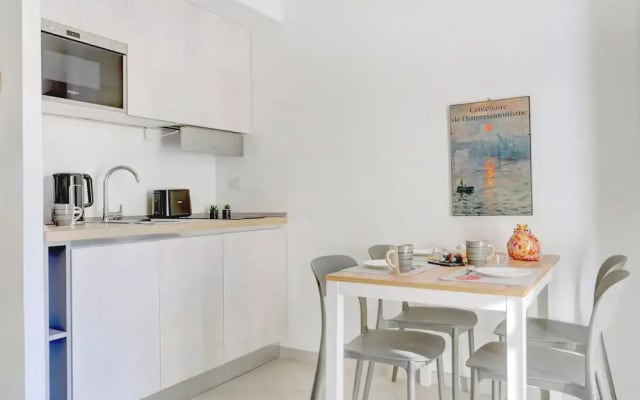 Vatican Loft with Balcony -Home and More