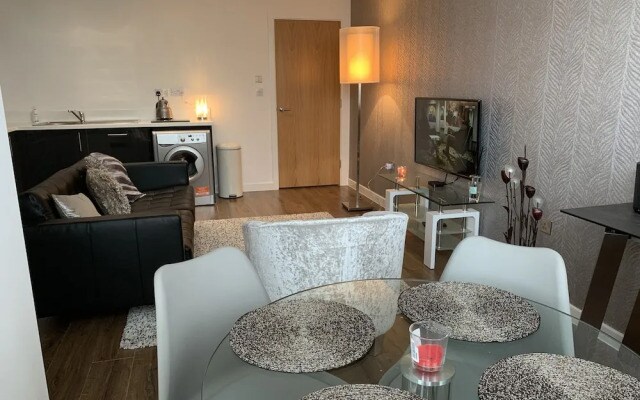 Stunning two bed City Center Apartment