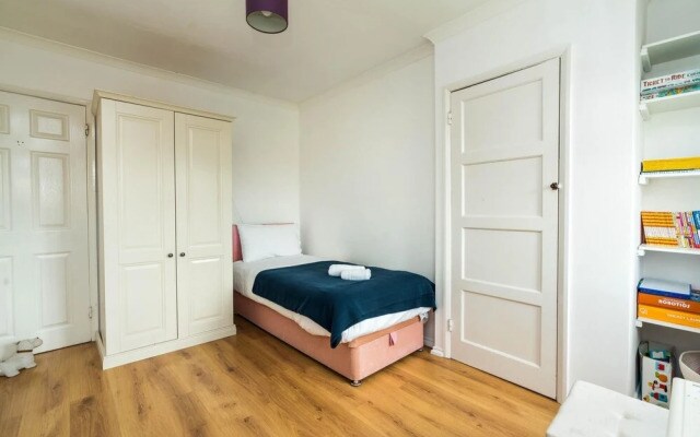 Bright and Comfortable 2 Bedroom Flat Oakwood
