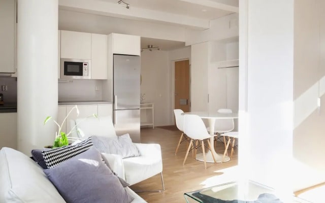 Stylish Bright 42m2 Studio with Balcony