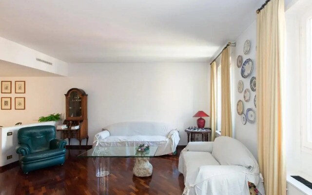Dora Trevi Apartment