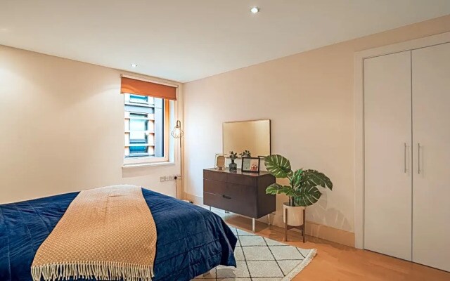 Luxurious Sir John Lyon Serviced Apartment