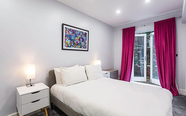 Bright Clapham Apartment