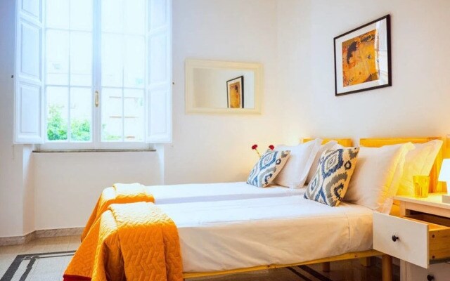Big and Bright Flat in the Heart of Trastevere