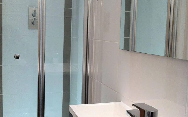 Lyall Apartment Hotel