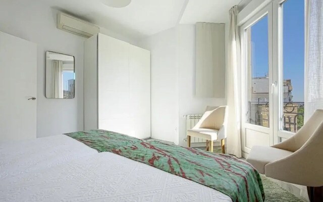 The Best Location, 8pax, 3BD & 2Bth, Reina Sofia II