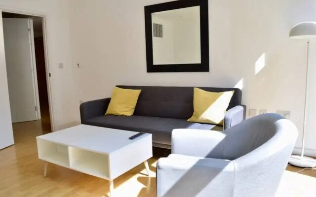 Modern 1 Bedroom Flat in Canary Wharf