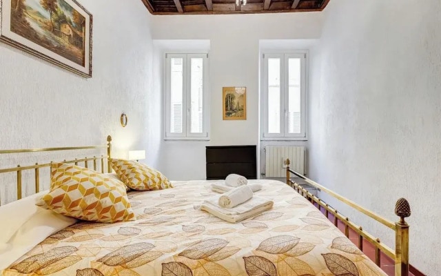 Spanish Steps Spacious Apartment