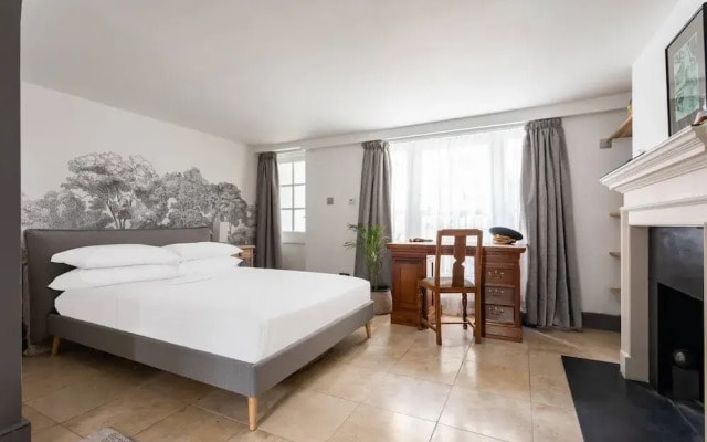 Molyneux Street II by Onefinestay