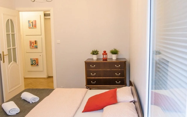 Golden Center Apartment