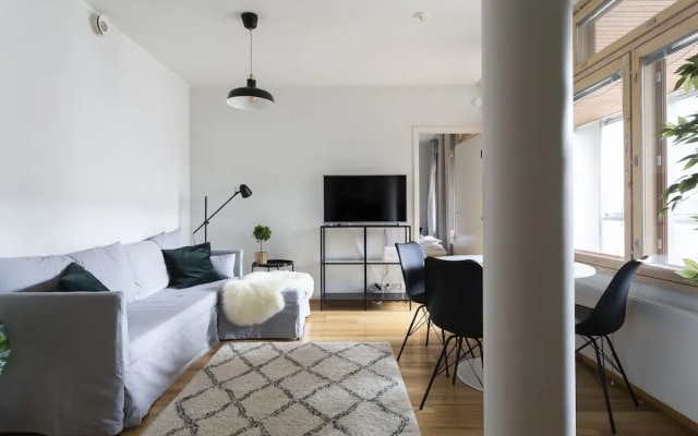 2ndhomes Deluxe Apt w Sauna & Balcony