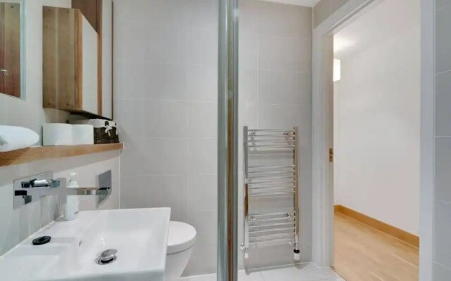 City Center Located & Modern 2 bed Flat Apartment!