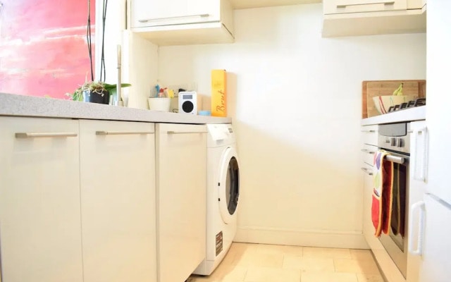 Bright 1 Bedroom Flat in Brook Green