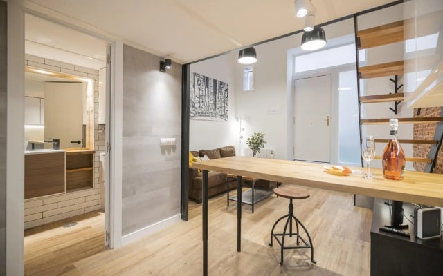 M (MPE35) Apartamento dúplex con patio