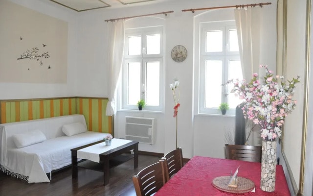 Apartment No. 8 Zeyerova 17