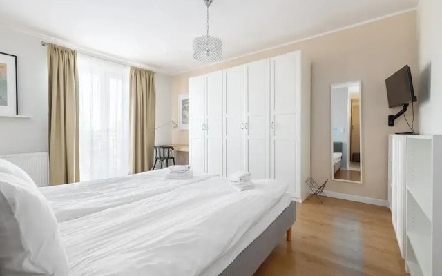 RentPlanet - Apartament Białobrzeska