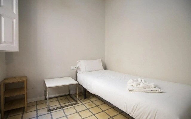 41CB193- Charming rustic apartment