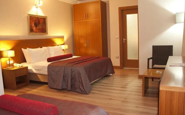 Dragos Island Hotel