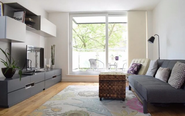 1 Bedroom Apartment With Balcony in Putney