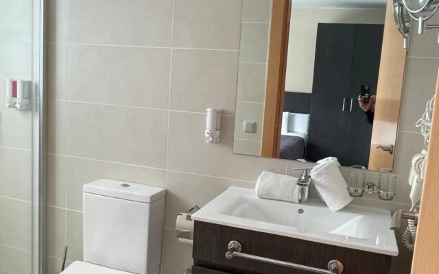 6 Bis Hotel