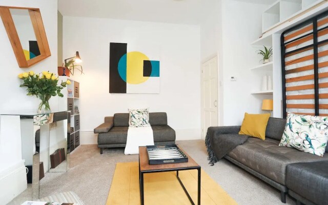 Super 2 bed flat in Greenwich