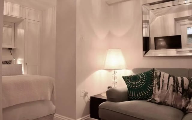 2 Bedroom Property Near Hyde Park