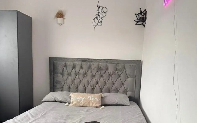 The Hideaway Home BD5 - 2 Bed Lovely Modern House