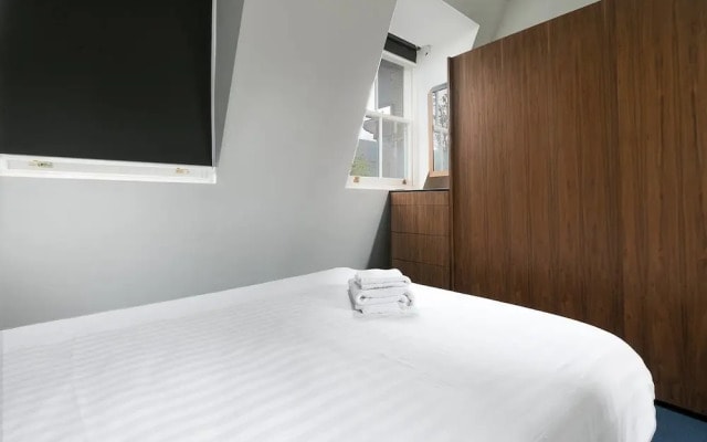 Designer two BR Apartment In Angel With Huge Terrace