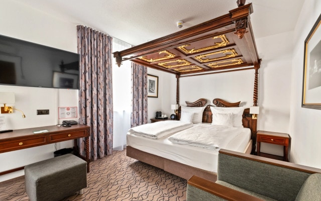 King's Hotel Center