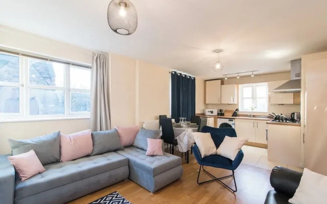 Apt - Sleeps 6 - Pets Ok - Parking
