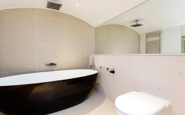 Veeve - Chelsea Square Serenity
