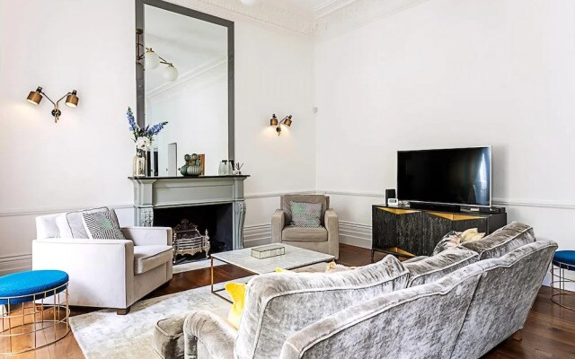 Notting Hill Charm: Central 2-bed Gem