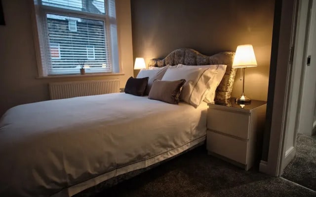 The Townhouse Simple2let Serviced Apartments