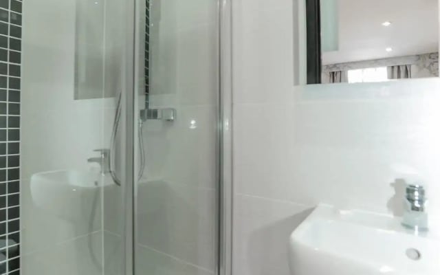 Imperial Court Suites